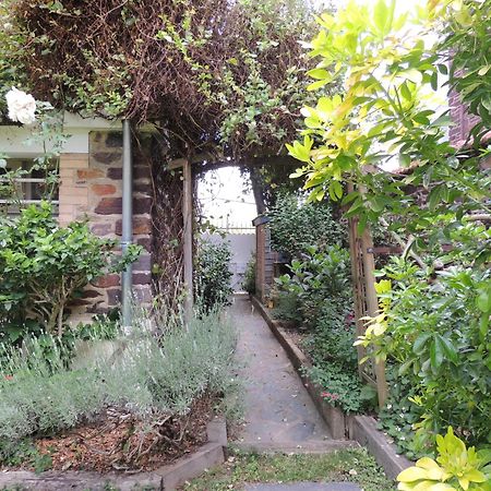 Chambre D'Hote Le Jardin De L'Esplanade Rennes Centre Et Gare エクステリア 写真