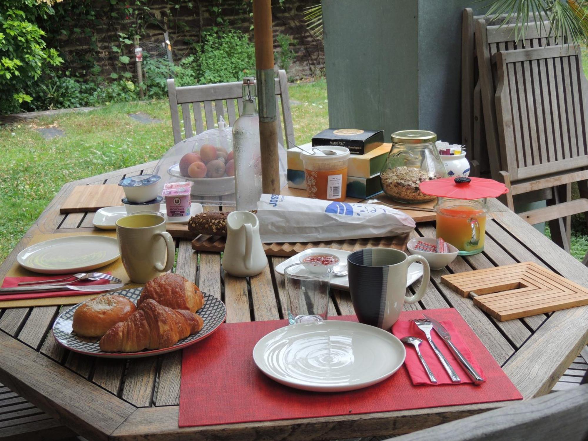 Chambre D'Hote Le Jardin De L'Esplanade Rennes Centre Et Gare エクステリア 写真